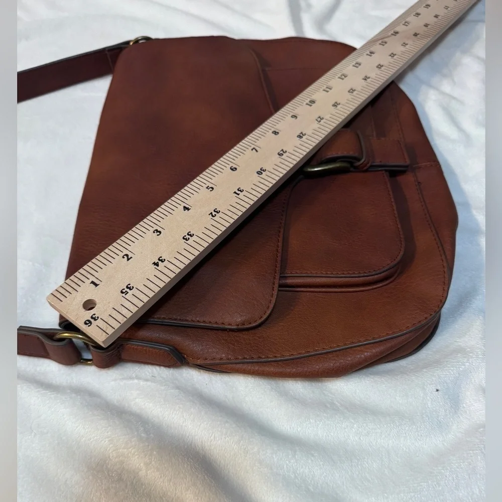Universal Threads Tan Saddle Purse Like New!! - Picture 8 of 9